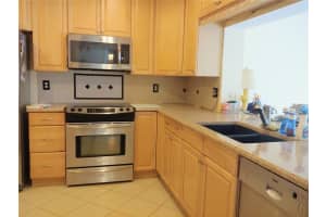 4015 Royal Palm Dr, Bradenton, FL 34210, Sold 12/03/21