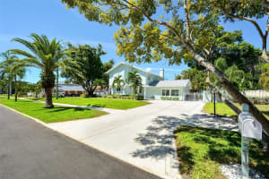 219 Marino Ave, Sarasota, FL 34243, Sold 11/15/21