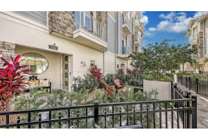 512 Laurel Pk Dr, Sarasota, FL 34236, Sold 03/11/22