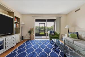 2600 Hidden Lake Dr N, Sarasota, FL 34237, Sold 11/30/21