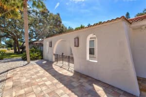 726 Birdsong Ln, Siesta Key, FL 34242, Sold 12/03/21