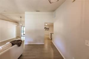 5571 Bent Oak Dr, Sarasota, FL 34232, Sold 11/30/21