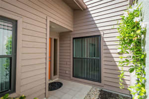 4035 Wilshire Cir E, Sarasota, FL 34238, Sold 12/10/21