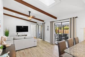 5656 Beneva Woods Cir, Sarasota, FL 34233, Sold 12/02/21