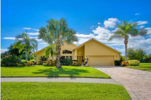 8413 Turnberry Cir, Sarasota, FL 34241, Sold 12/17/21