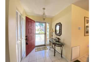 8225 Cypress Lake Dr, Sarasota, FL 34243, Sold 12/10/21