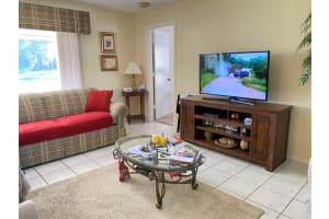 8225 Cypress Lake Dr, Sarasota, FL 34243, Sold 12/10/21