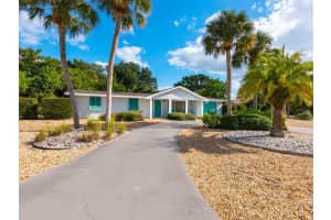 5533 Cape Aqua Dr, Siesta Key, FL 34242, Sold 04/21/22