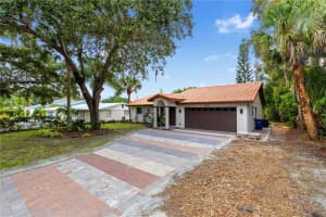 1907 Fiesta Dr, Sarasota, FL 34231, Sold 02/15/22