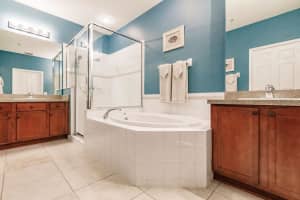 8401 Karpeal Dr, Sarasota, FL 34238, Sold 01/14/22