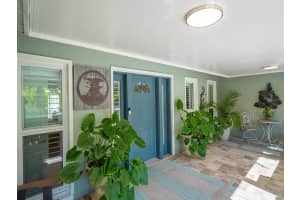 121 Holly Ave, Sarasota, FL 34243, Sold 01/15/22