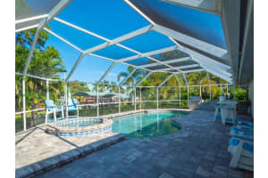 121 Holly Ave, Sarasota, FL 34243, Sold 01/15/22