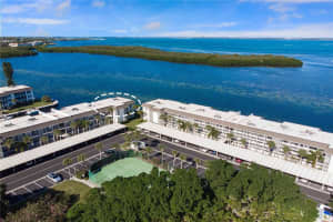 4320 Falmouth Dr, Longboat Key, FL 34228, Sold 01/19/22