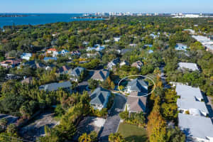 3835 Pomegranate Pl, Sarasota, FL 34239, Sold 07/08/22