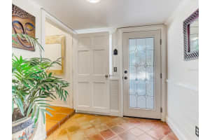 5227 Siesta Cove Dr, Siesta Key, FL 34242, Sold 01/18/22