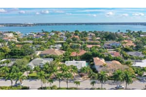 533 Bird Key Dr, Sarasota, FL 34236, Sold 01/28/22