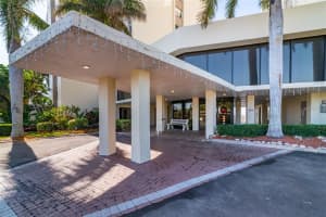 19 Whispering Sands Dr, Sarasota, FL 34242, Sold 01/18/22