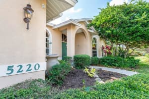 5220 Sunnydale Cir E, Sarasota, FL 34233, Sold 01/13/22