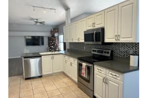 4634 Classique Dr, Sarasota, FL 34243, Sold 12/20/21