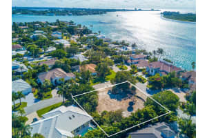575 SPOONBILL DR, SARASOTA, FL 34236 Sold 06/28/23