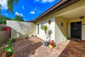 3880 El Poinier Ct, Sarasota, FL 34232, Sold 03/02/22
