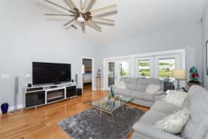 4211 St Clair Dr, Sarasota, FL 34243, Sold 02/11/22