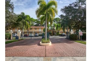 960 La Costa Cir, Sarasota, FL 34237, Sold 02/25/22