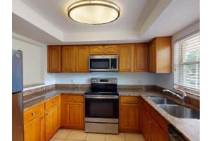 960 La Costa Cir, Sarasota, FL 34237, Sold 02/25/22