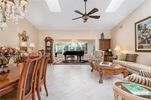 3938 Wilshire Cir, Sarasota, FL 34238, Sold 02/18/22