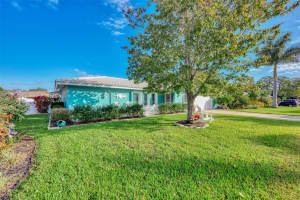 2973 Captiva Dr, Sarasota, FL 34231, Sold 02/28/22