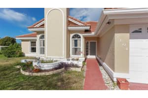 7104 39th Ln E, Sarasota, FL 34243, Sold 03/15/22