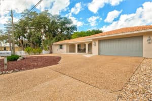 702 Birdsong Ln, Siesta Key, FL 34242, Sold 03/31/22