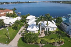 1605 Caribbean Dr, Sarasota, FL 34231, Sold 02/09/22