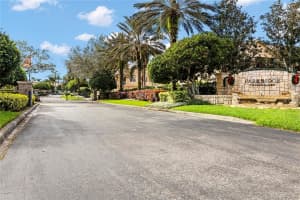 3743 Parkridge Cir, Sarasota, FL 34243, Sold 02/09/22