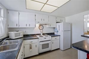 2662 Golf Course Dr, Sarasota, FL 34234, Sold 02/18/22