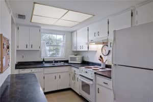 2662 Golf Course Dr, Sarasota, FL 34234, Sold 02/18/22