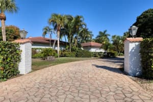314 Bird Key Dr, Sarasota, FL 34236, Sold 02/16/22