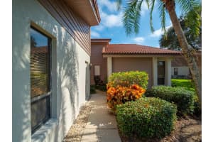 3812 Wilshire Cir W, Sarasota, FL 34238, Sold 04/07/22