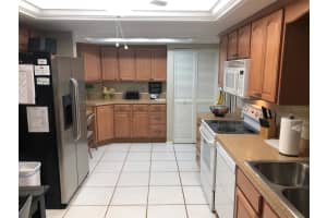 3211 Brunswick Ln, Sarasota, FL 34239, Sold 03/11/22