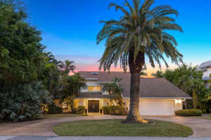 847 Freeling Dr, Sarasota, FL 34242, Sold 03/24/22