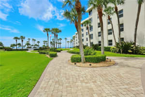 5916 Midnight Pass Rd, Sarasota, FL 34242, Sold 03/15/22