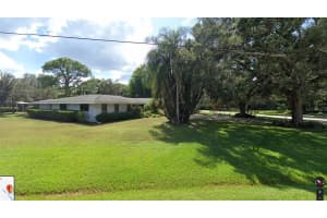 3010 E Forest Lake Dr, Sarasota, FL 34232, Sold 03/01/22