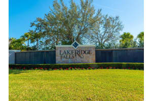 8030 Victoria Falls Cir, Sarasota, FL 34243, Sold 02/22/22