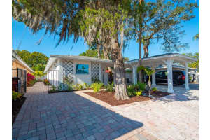 1333 Moonmist Dr, Siesta Key, FL 34242, Sold 05/16/22
