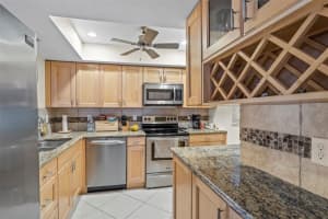 2728 Clubhouse Dr, Sarasota, FL 34232, Sold 04/18/22