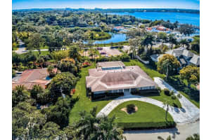 1332 N Lake Shore Dr, Sarasota, FL 34231, Sold 03/30/22