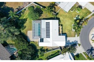 2876 Captiva Dr, Sarasota, FL 34231, Sold 03/22/22