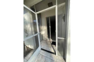 4249 Oakhurst Cir E, Sarasota, FL 34233, Sold 03/25/22