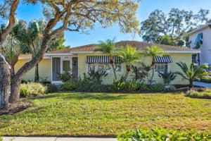1952 Hibiscus St, Sarasota, FL 34239, Sold 03/23/22