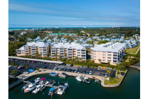 1260 Dolphin Bay Way, Siesta Key, FL 34242, Sold 04/05/22